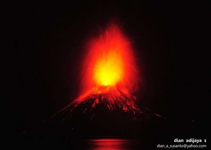 gunung anak krakatau meletus (2/09/2012)