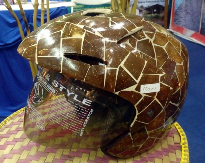 helm batok kelapa